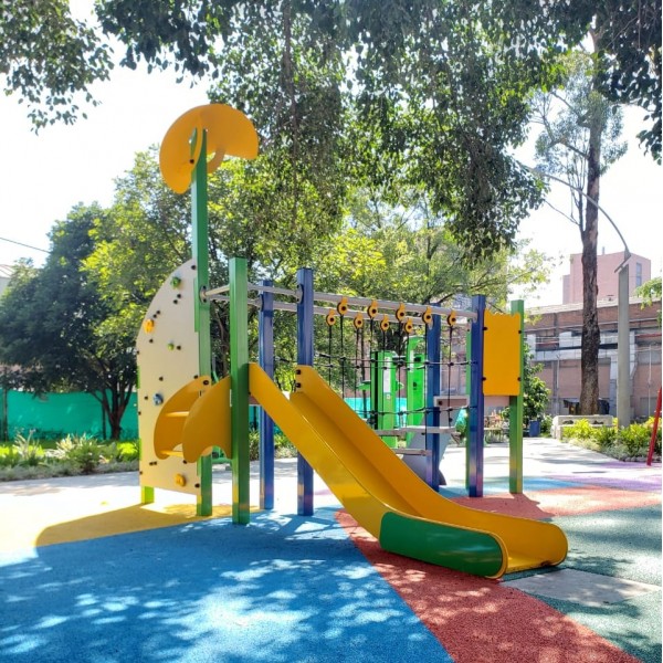 PI07 Parque Infantil Recreativo Metálico